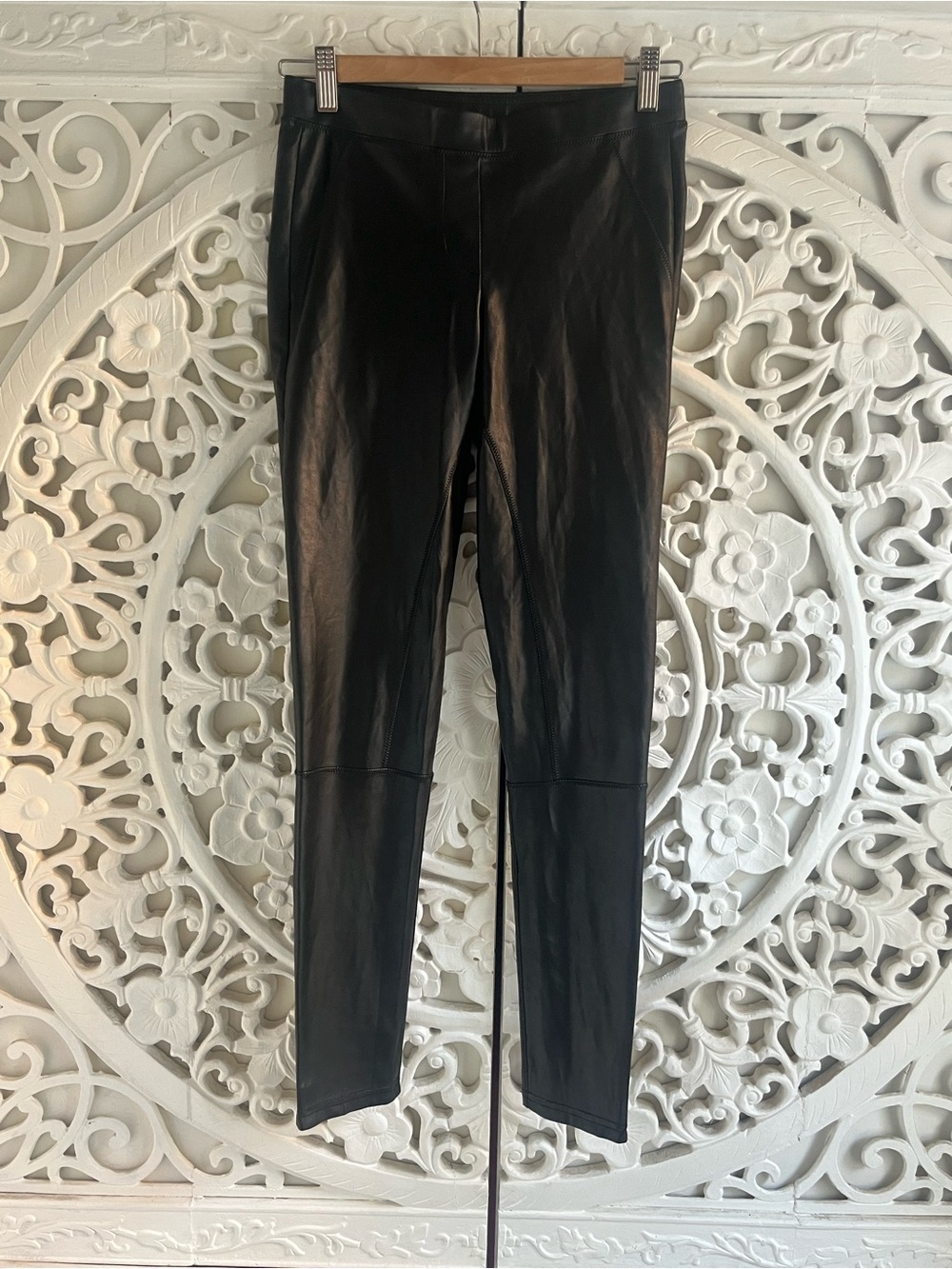 Aritzia Wilfred Free Black Faux Leather Leggings Women’s Small